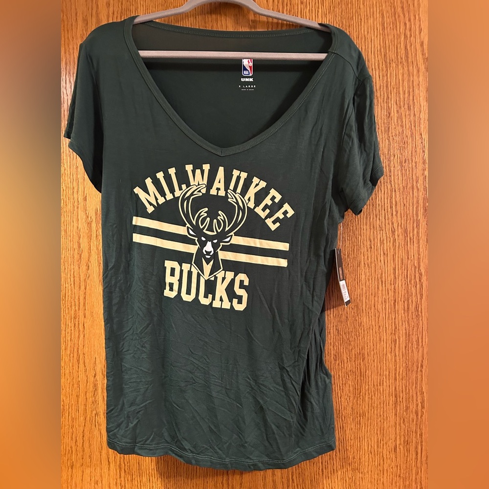 NBA UNK Women’s Milwaukee Bucks V-neck T-shirt